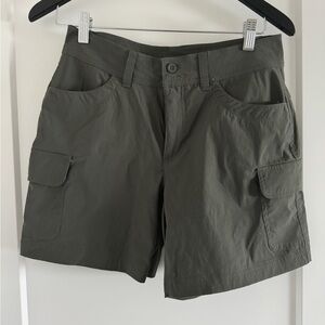 Eddie Bauer Hiking Shorts (army green, size 4 womens)